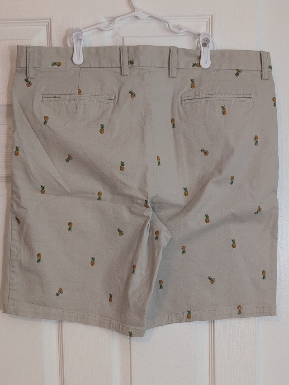 Old Navy Men's Pineapple Print Khaki Shorts - Picture 4 of 7